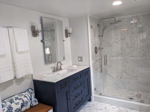 pxl_20230731_192053692_bathroom_pic2_smaller